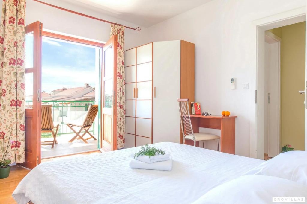 Mare III in Hvar with 4 bedrooms and 1 bathrooms
