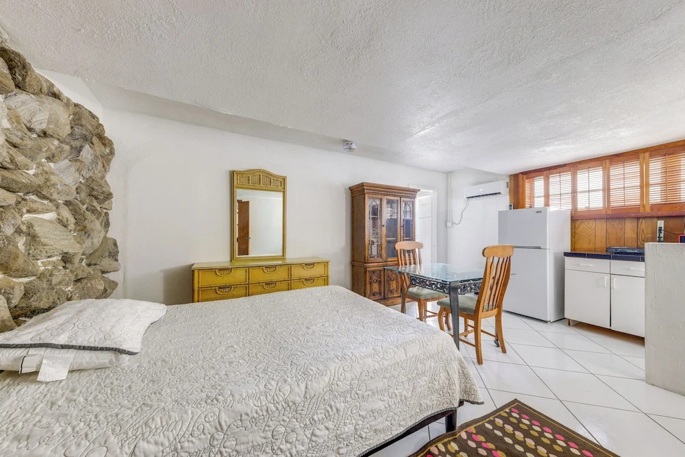 5 Mi to Hollywood Blvd! Miramar Apt w/ Shared Pool