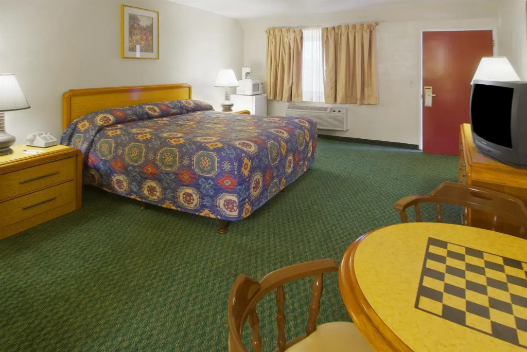 Red Roof Inn Bakersfield