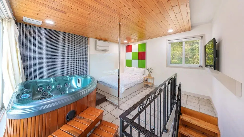 Gapeong Eoneunal Spa Pet Pension