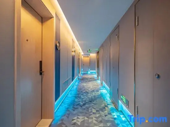 Ye Yu Chen E-sports Movie Hotel (Luquan Beiguo Mall)
