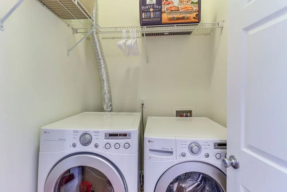25 Mi to Detroit: Townhome w/ Smart TV!