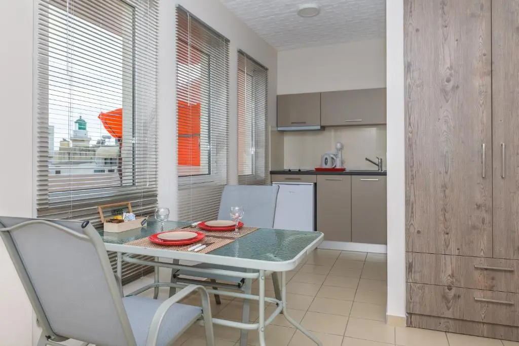 Sergios Apartments 4