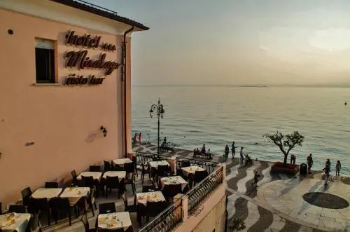 La Vista Postcard Hotel