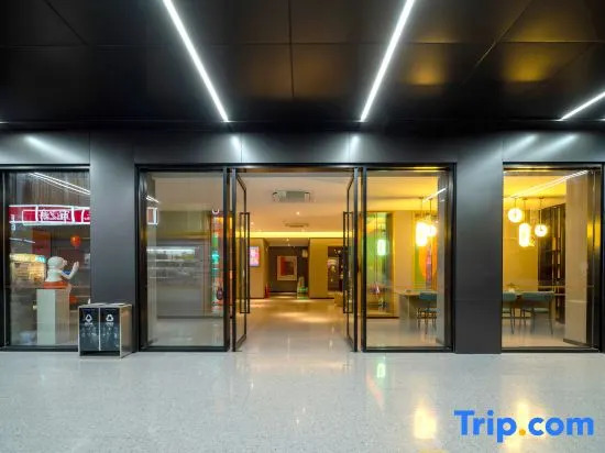 Tianyi Yu Hotel (Riyue Square Duty Free Shop, Qilou Old Street)