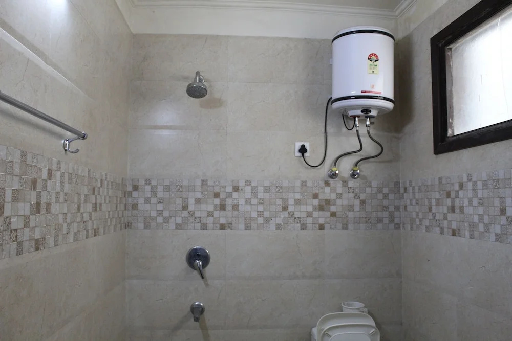Hotel South Delhi Inn Just 10 Minute Away Form Nizamuddin Railway Station