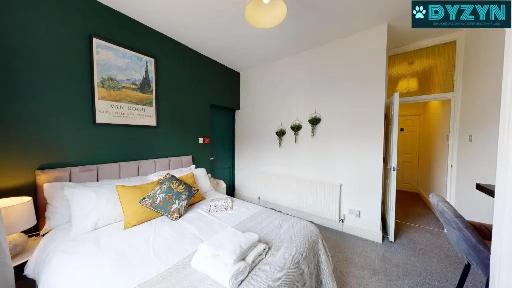 Taff Towers - Deluxe 2 Bed Cardiff City Center Apartment - Street Parking - By DYZYN
