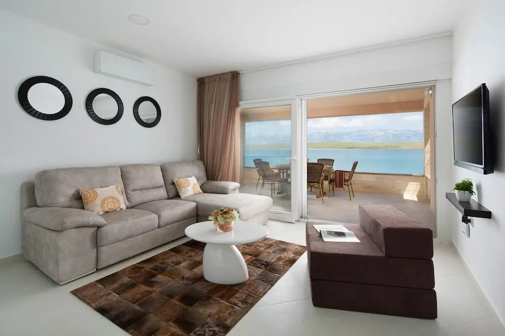 Apartments Malibu Royal
