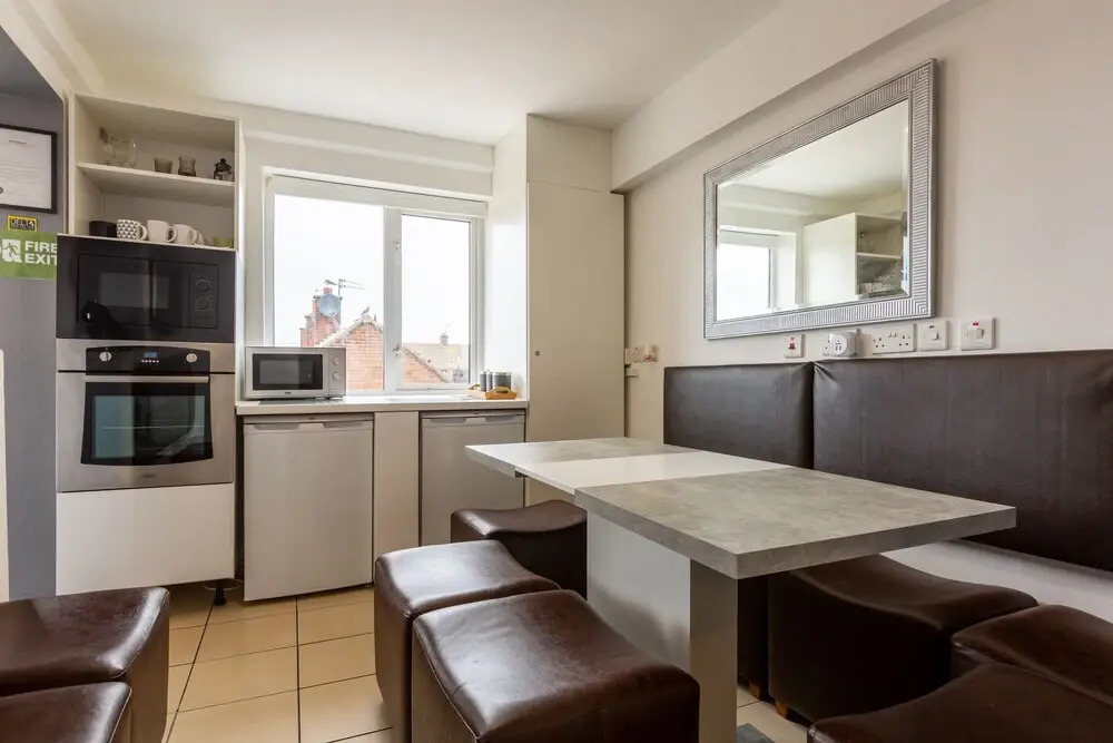 6-bed Apartment in Liverpool