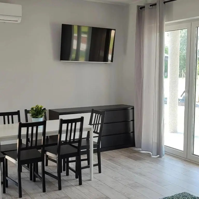 Apartamenty Wilga - spokojne miejsce z całorocznym zewnętrznym wspólnym jacuzzi, sauną i letnim basenem