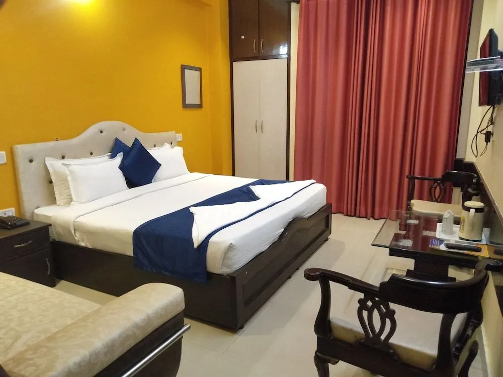 Hotel Paras Plaza