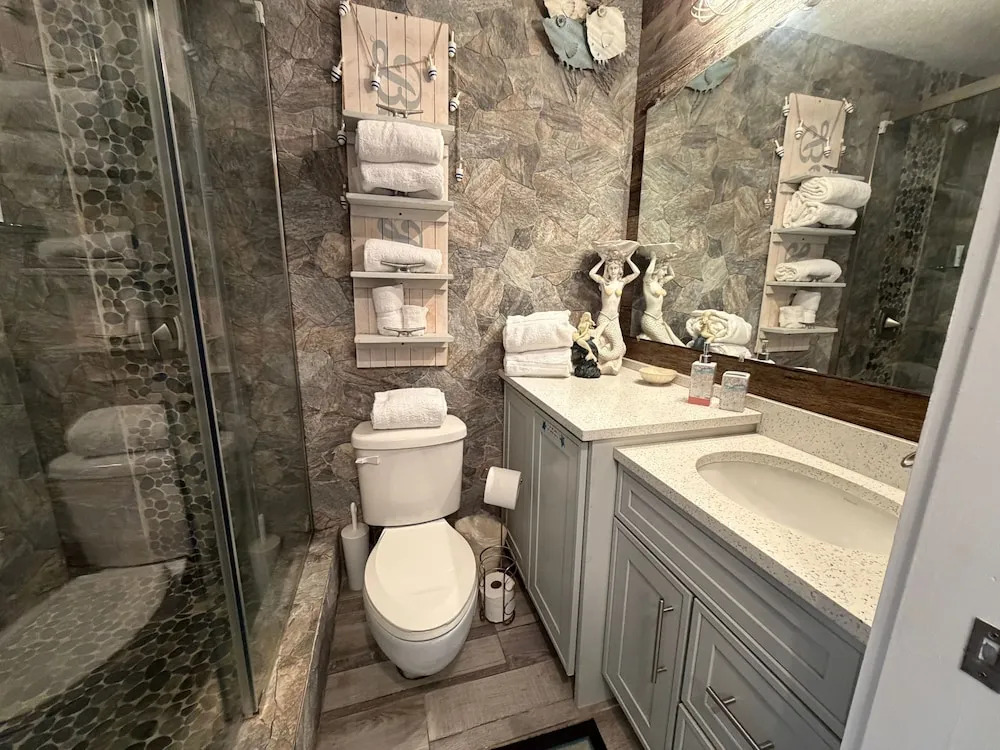 Renovated Beach Front Condo - Top of the Gulf 302
