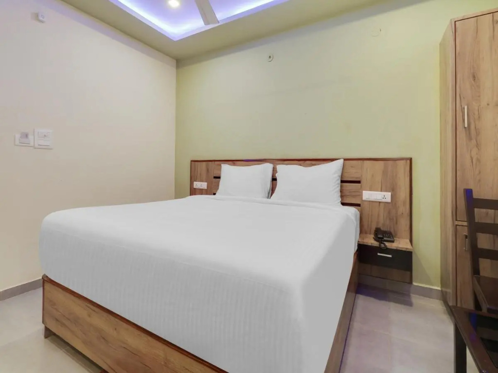 Townhouse OAK Hotel SVA