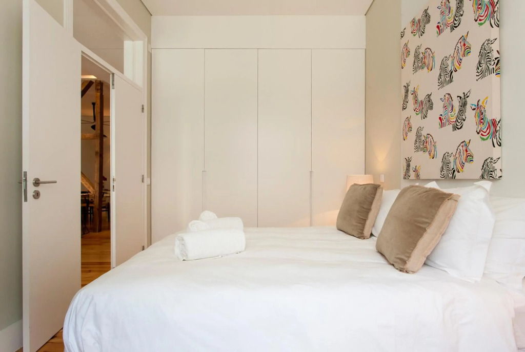 ALTIDO Deluxe 3BR Apt with workspace by Figueira Sq and Rossio subway