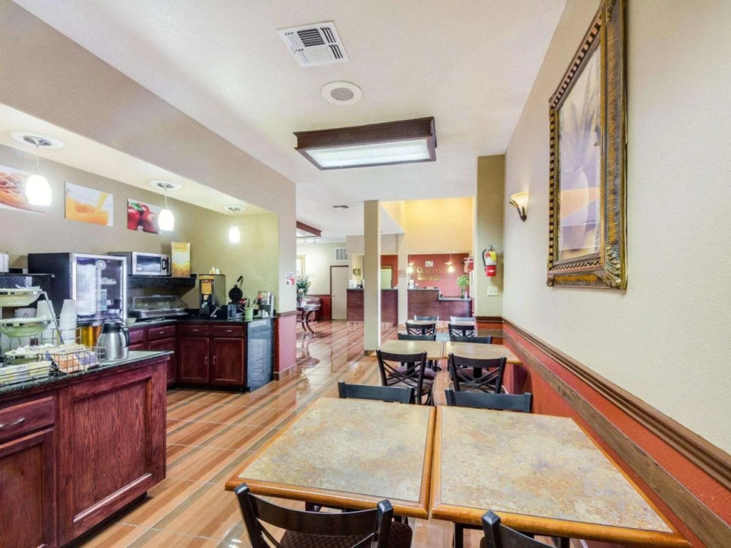 Econo Lodge Inn & Suites Eagle Pass