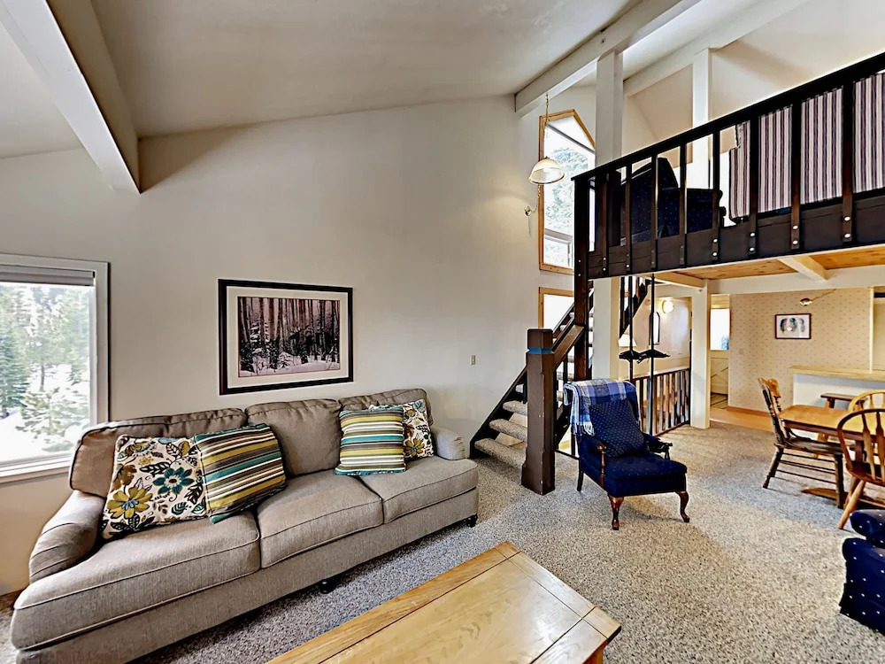 Mountaintop #D - 4 Br Condo