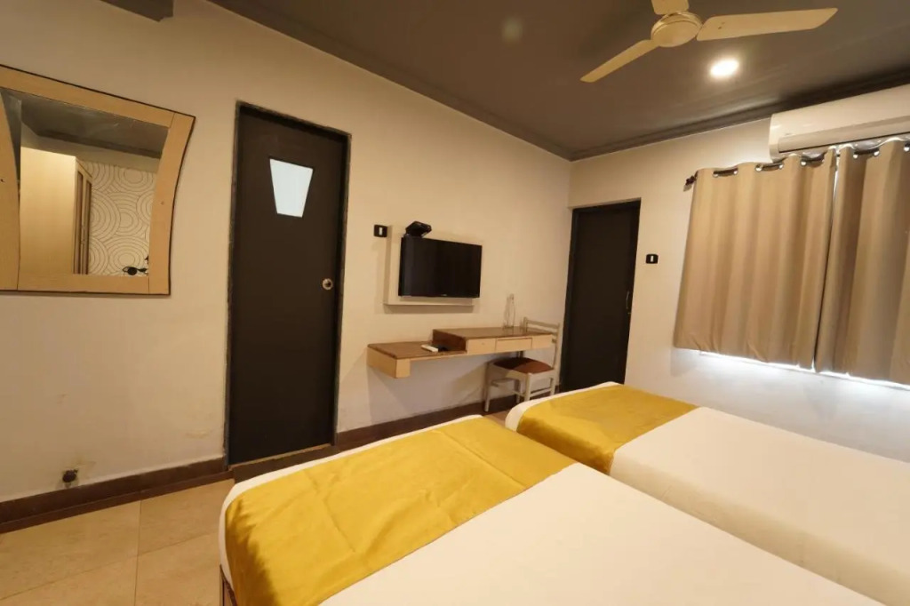 Om Shiv Hotel Formerly The Treat Hotel