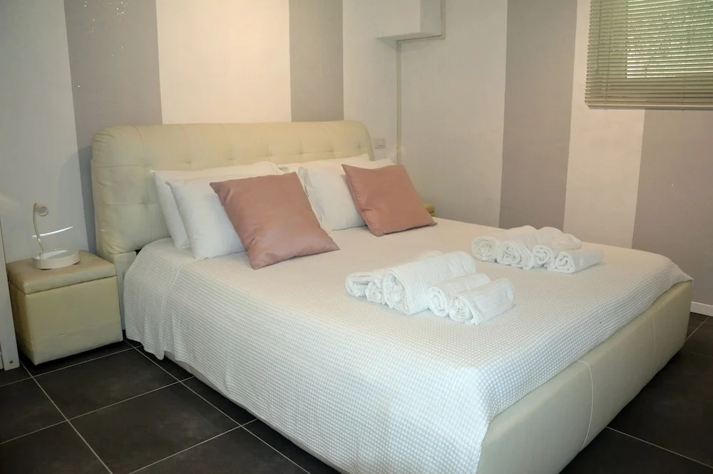 Ground Floor Near Beaches and Center Town