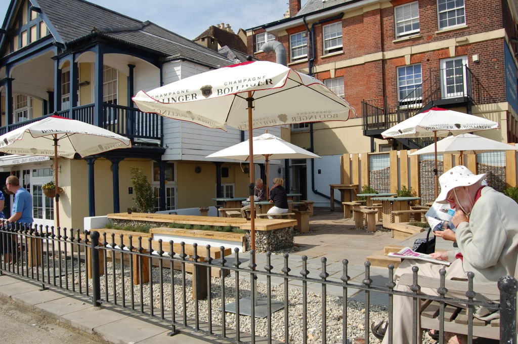 Royal Hotel