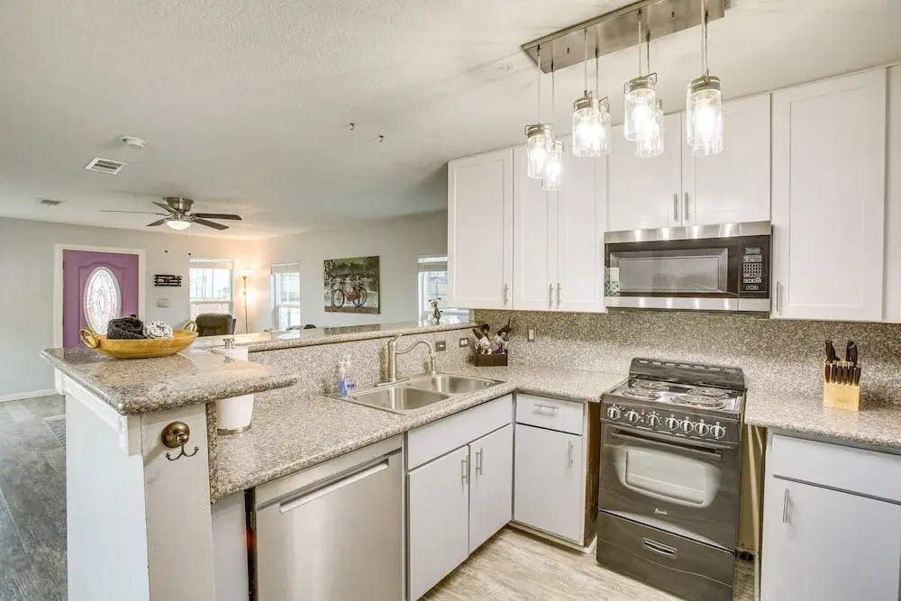 Galveston Cottage ~ 1 Mi to Beach: Pet Friendly!