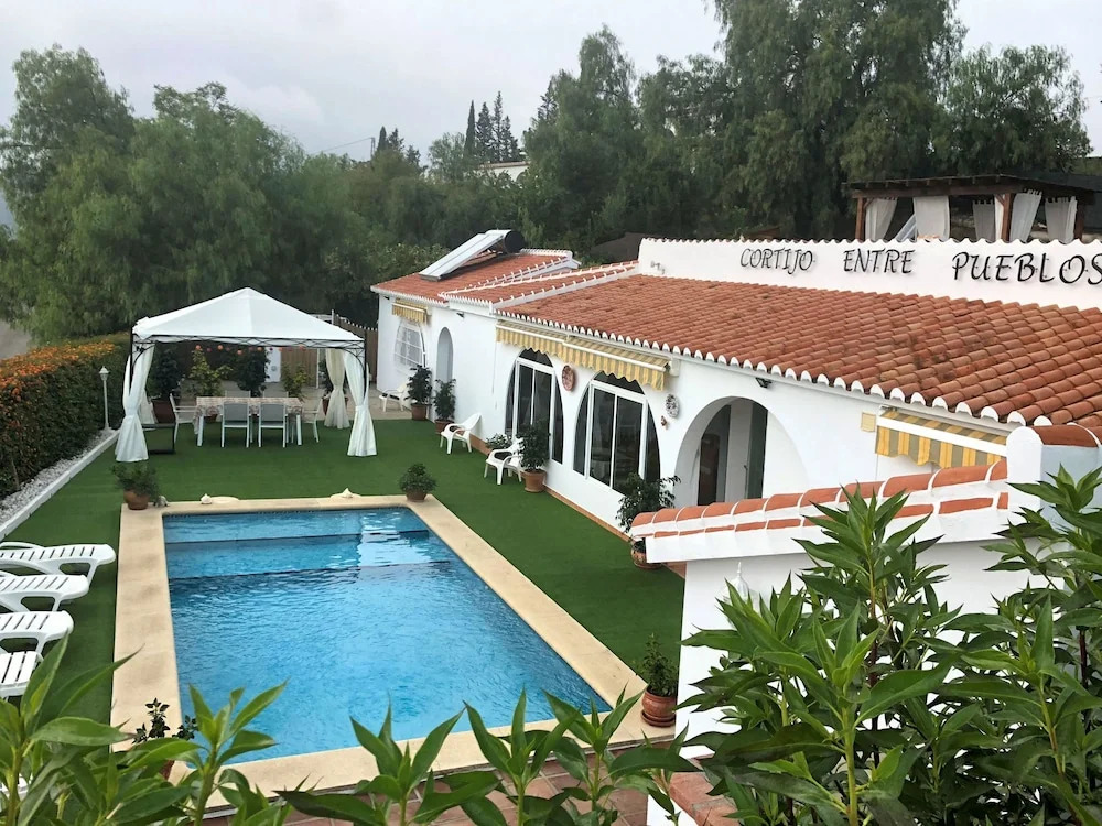 Cozy Cottage in Cómpeta With Private Swimming Pool