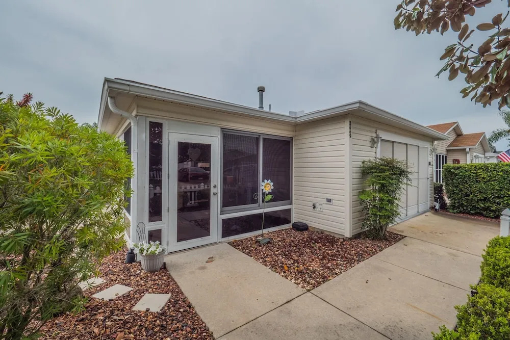 Amelia Avenue 3669 by White Pelican VR