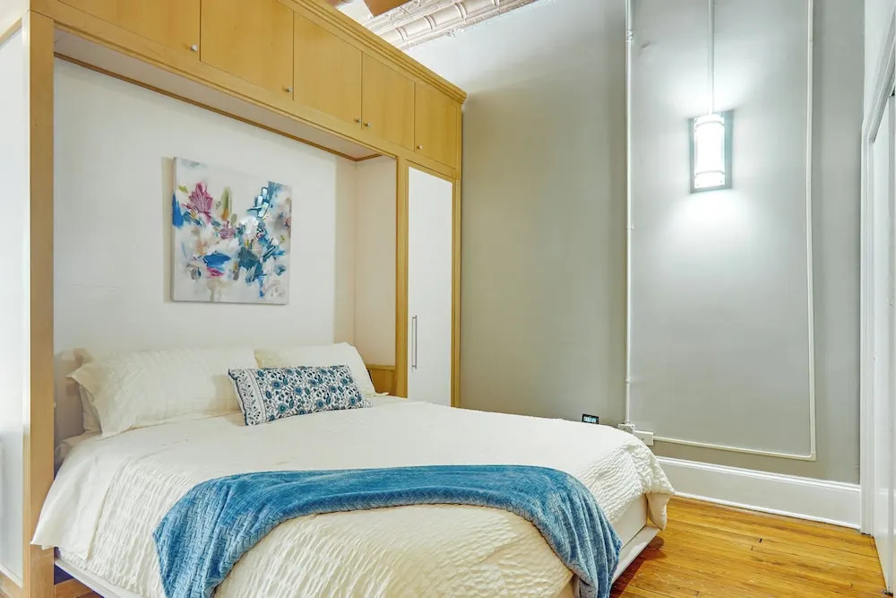 Stylish Downtown Loft: Rooftop Patio + 2 King Beds