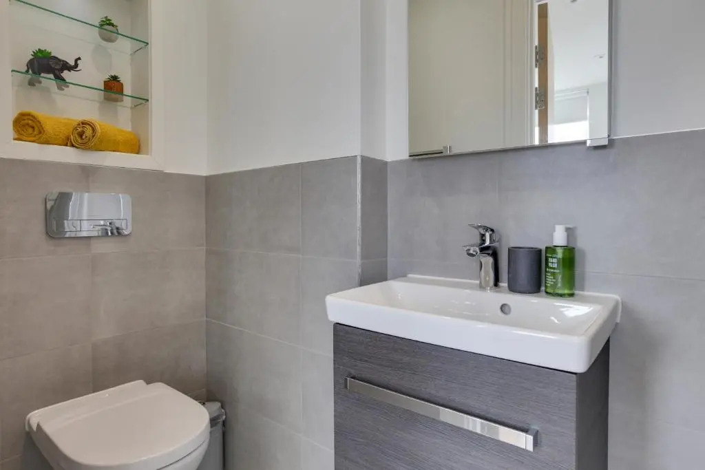Kings Road Apartments