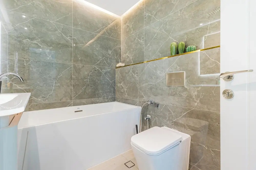 SuperHost - Exclusive 25th Floor Retreat with Marina Views
