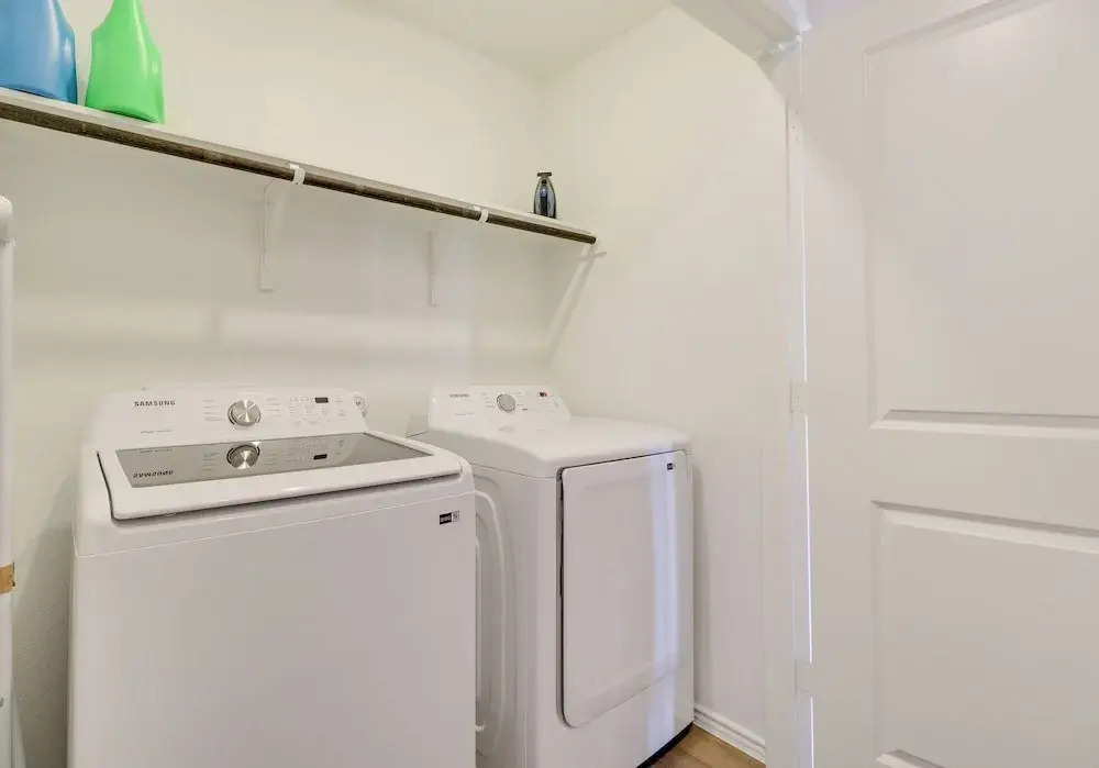 Hutto Getaway w/ Yard, 9 Mi to Lake Pflugerville!