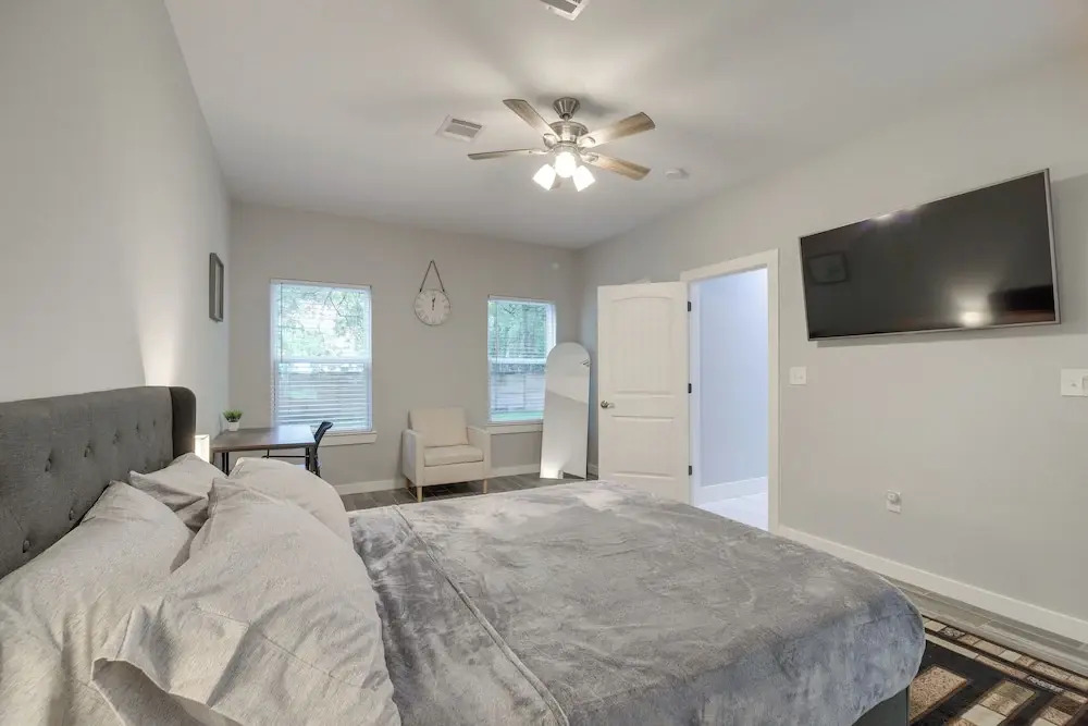 Gated Houston Home w/ Large Yard: 4 Mi to Downtown