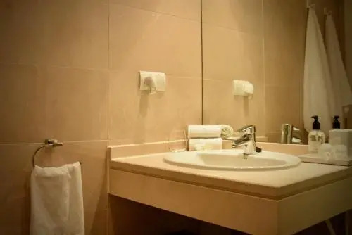New Modern Villa Elviria, Mairena Pool BBQ&Views