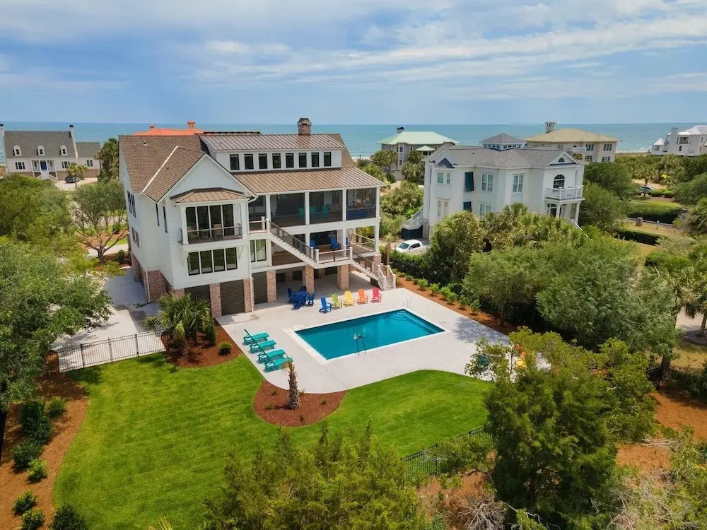 Cornfed Pelican 9 Bedroom Home