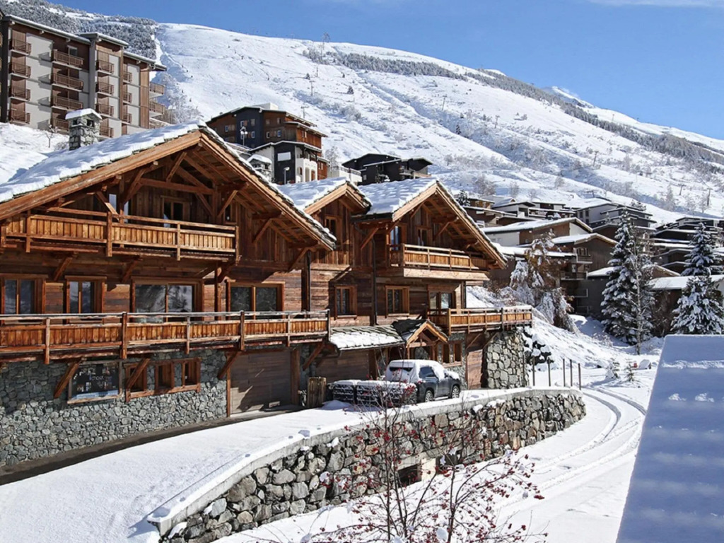 Spacious 14-person chalet with indoor pool in Les Deux Alpes