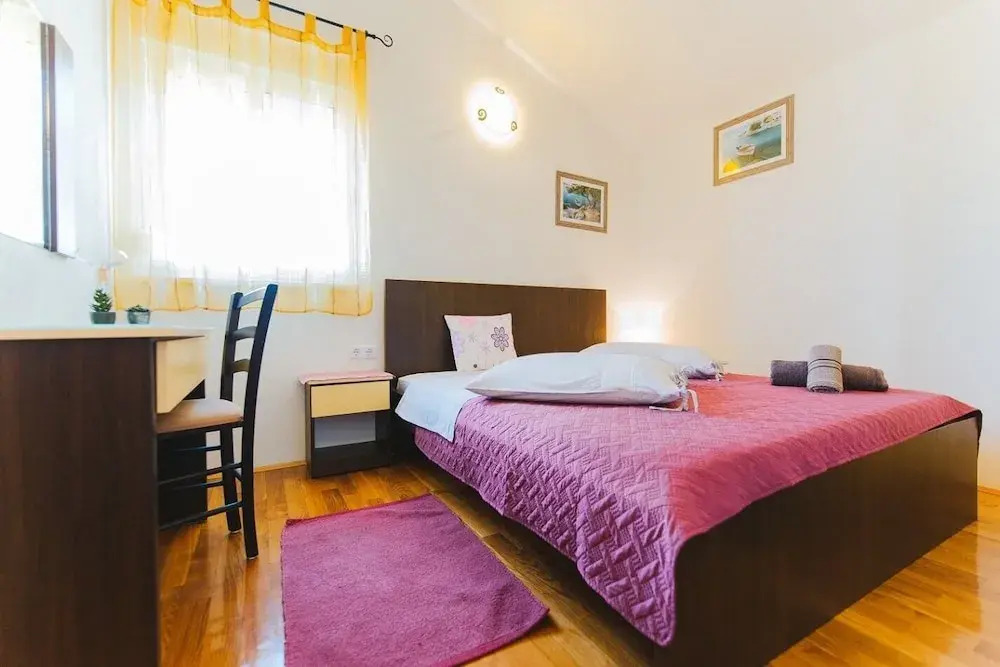 Mari - sea View Apartments - A4 Red