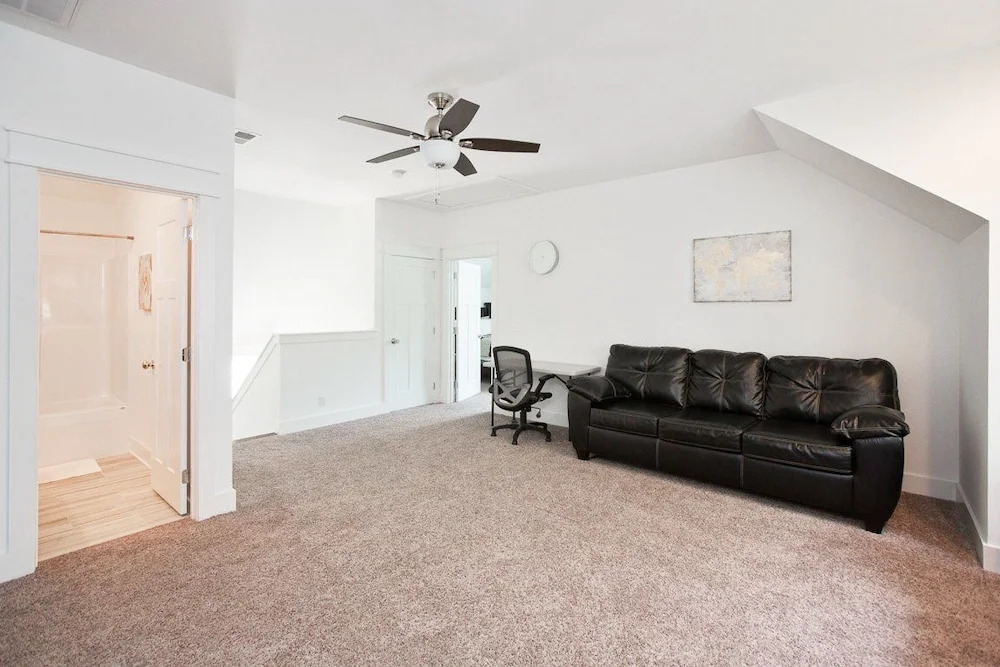 New Nashville House Near Downtown 4 Bedroom Home
