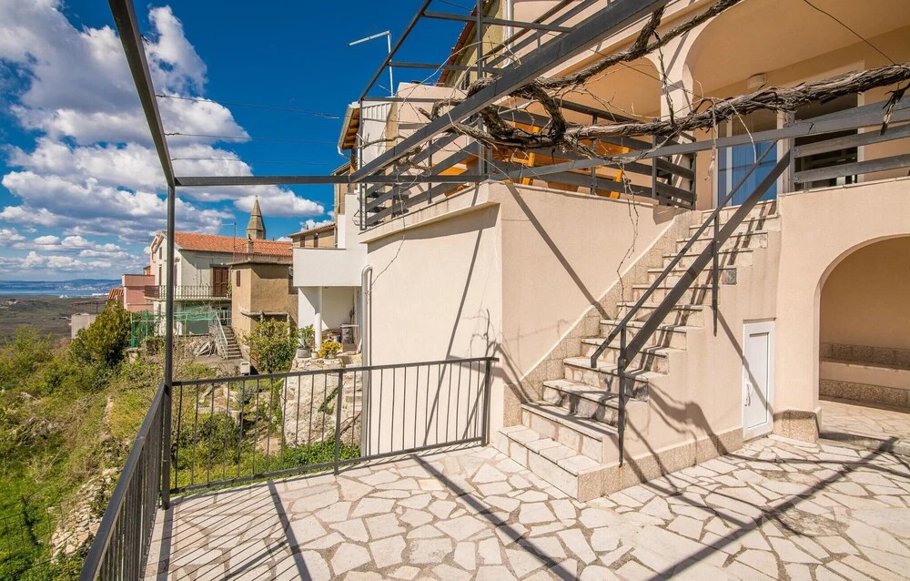 2 Bedroom Cozy Home In Dobrinj