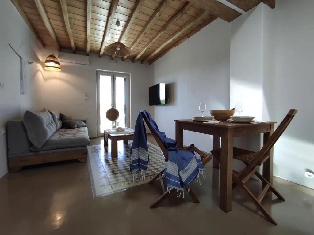 Traditional suites in Chora Kythnos #5