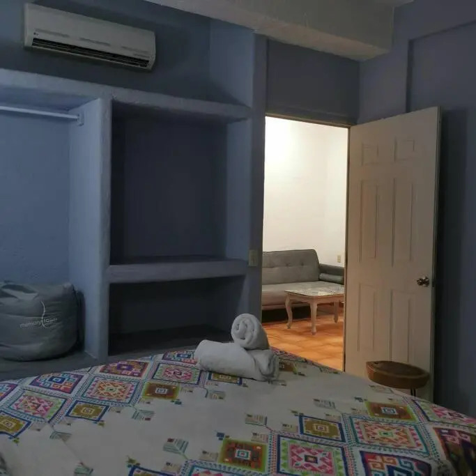 Spacious 1 BED APT w/ TV, A/C, balconies near DT!