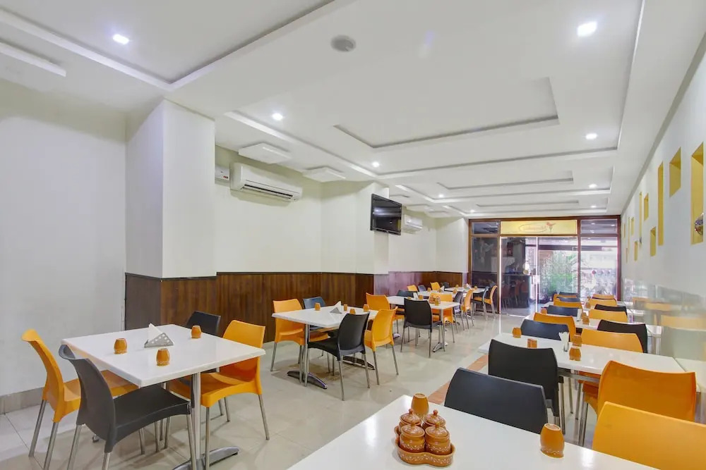 OYO 10596 Hotel Indu