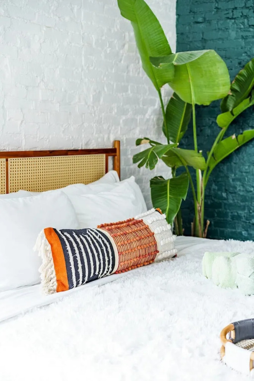 Jungle House Downtown Columbus – Modern Boutique Suites