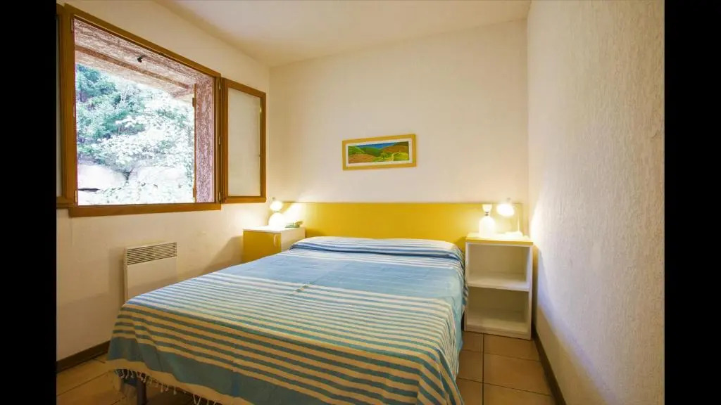 Three-room apartment for 6 people with air conditioning near Porto Vecchio