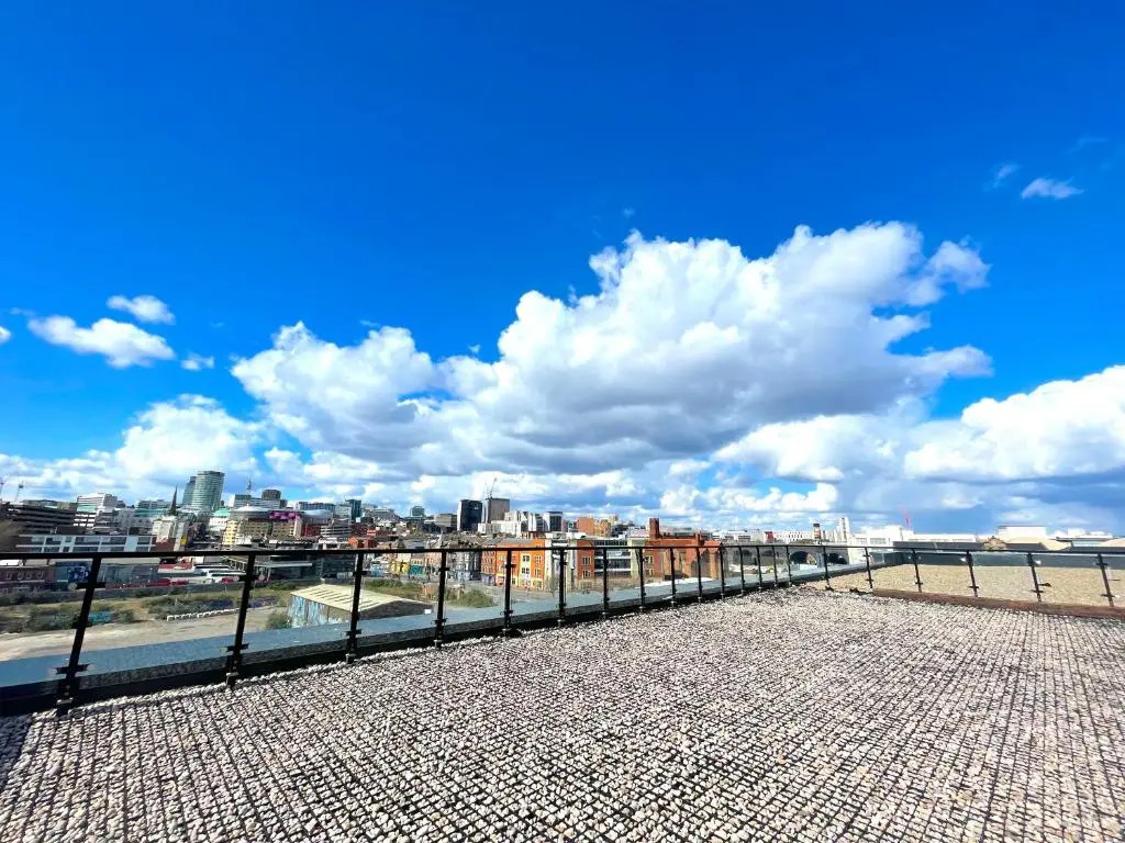 MAEVELA Apartments - ULTRA High-End New Build Apartment ✪ City Centre, Digbeth ✓ With JULIET BALCONY - ROOFTOP TERRACE - PS4 & Smart TV's