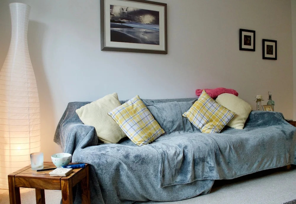 2 Bedroom Flat In Edinburgh
