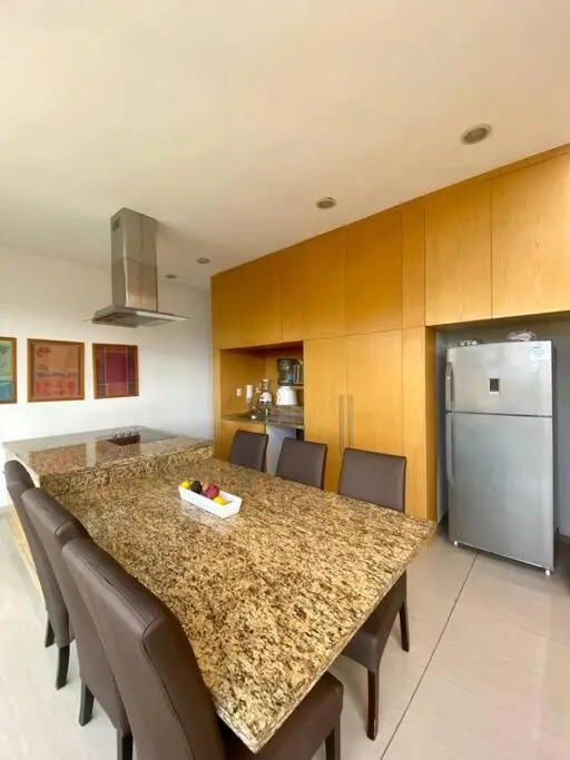 2 bd 2 bath penthouse walking distance from 5th Av