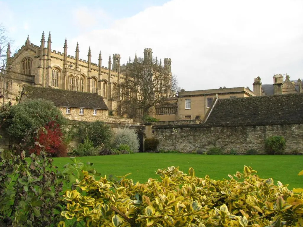 An ENTIRE 2beds, 2bathrooms, free Wifi, Free Parking, Oxford