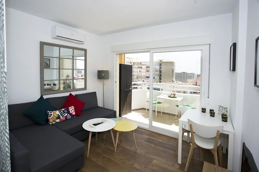 Lovely Quiet & Center Sea Views
