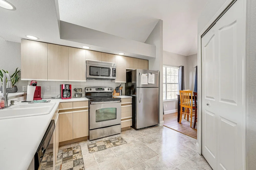 Marina Views & Cozy Sunroom: Condo in Branson!