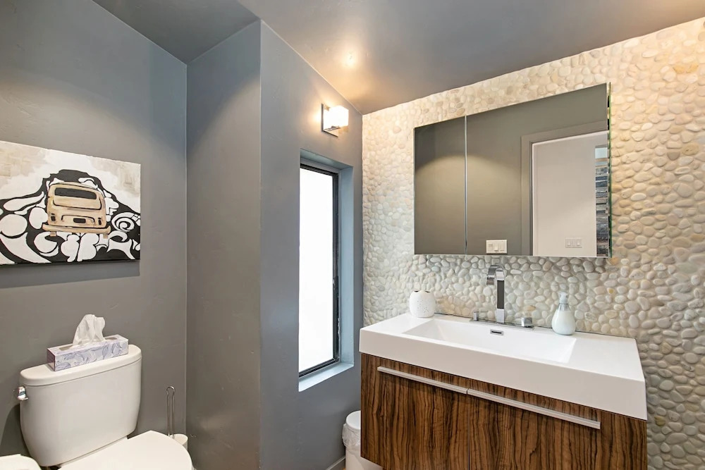 Designer Beach Condo w/ Pool, Spa & Tennis condo