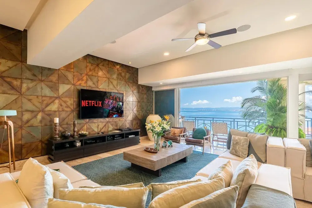 Ocean Front Amazing Views and Location Sleeps 8